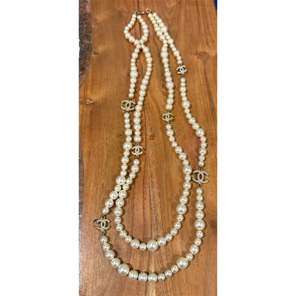 Chanel Faux Pearl & Strass CC Double Strand Rhinestone Logo Long Necklace - Picture 9 of 11